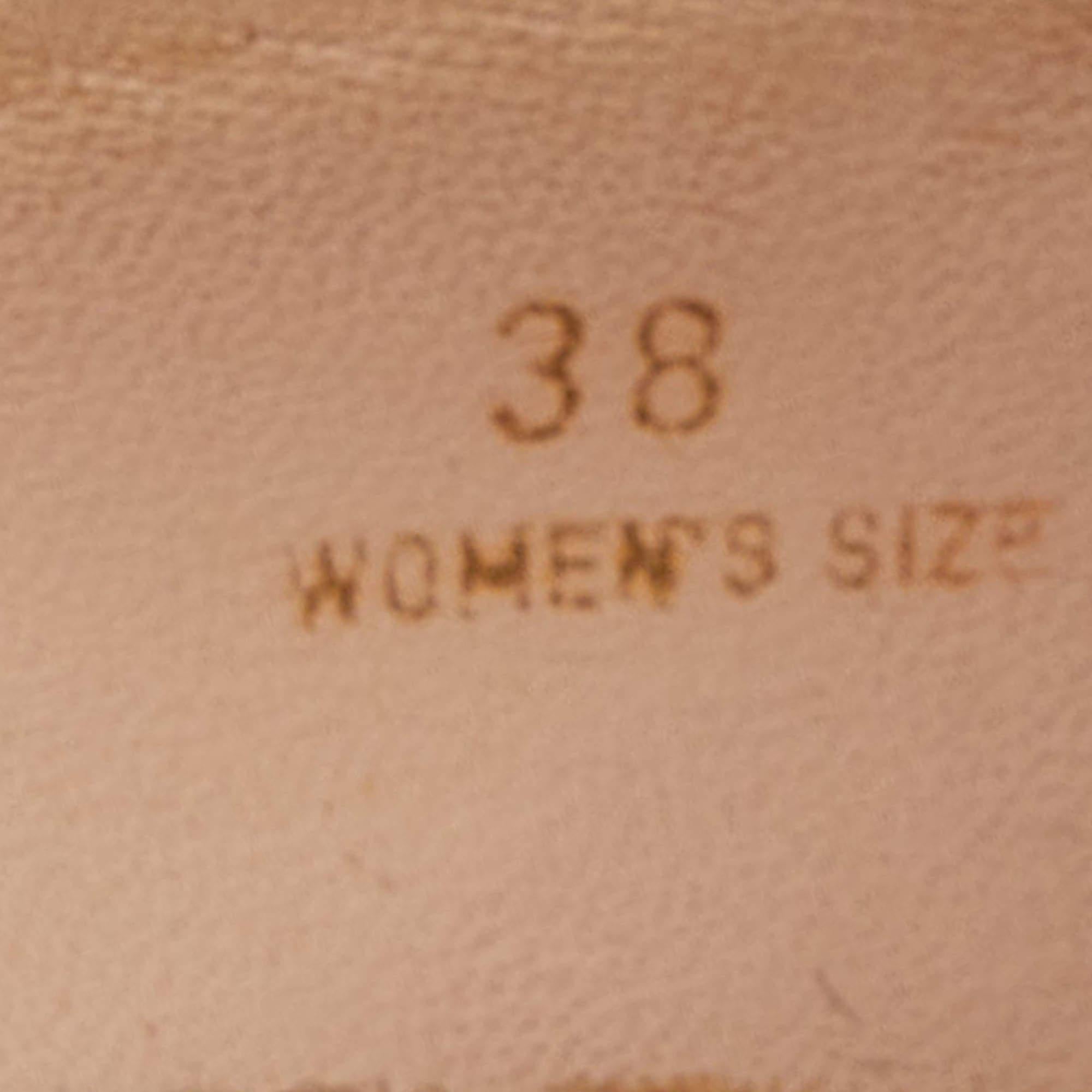 Bombas Tod's con tacón bloque de charol y piel beige bicolor talla 38 en venta 3