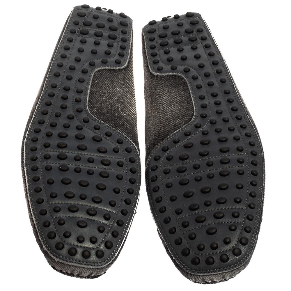 Tod's Two Tone Denim Fabric Gommino Slip On Loafers Size 42 In New Condition In Dubai, Al Qouz 2