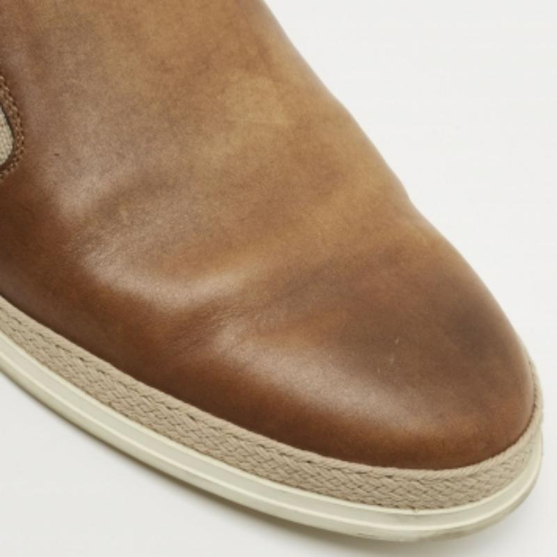Prácticos, a la moda y duraderos, estos mocasines de diseño están cuidadosamente fabricados para ser buenos compañeros de su estilo diario. Vienen fabricados con los mejores materiales para ser una compra apreciada.