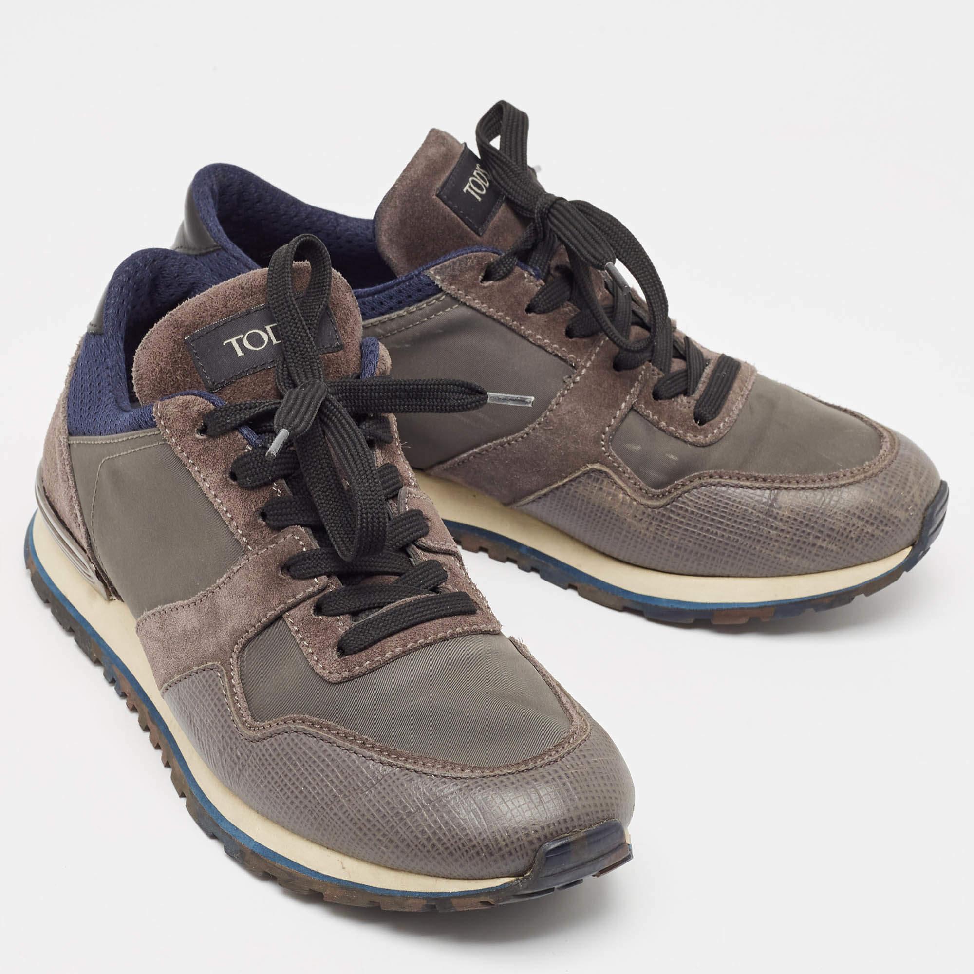 Tod's Two Tone Neoprene and Suede Low Top Sneakers  Size 40 In Good Condition For Sale In Dubai, Al Qouz 2