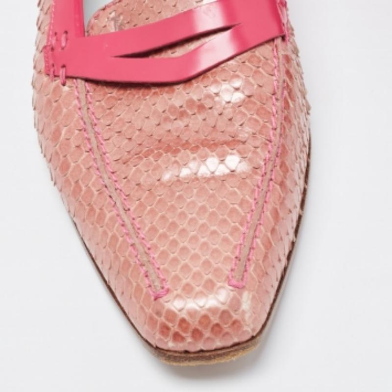 Mocasines Tod's bicolor charol y piel de serpiente talla 38 en Bueno estado para la venta en Dubai, Al Qouz 2