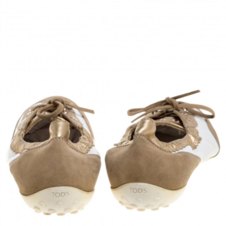 Tod's White/Gold Leather and Suede Gomma Lace Slip On Sneakers Size 40 In Good Condition For Sale In Dubai, Al Qouz 2