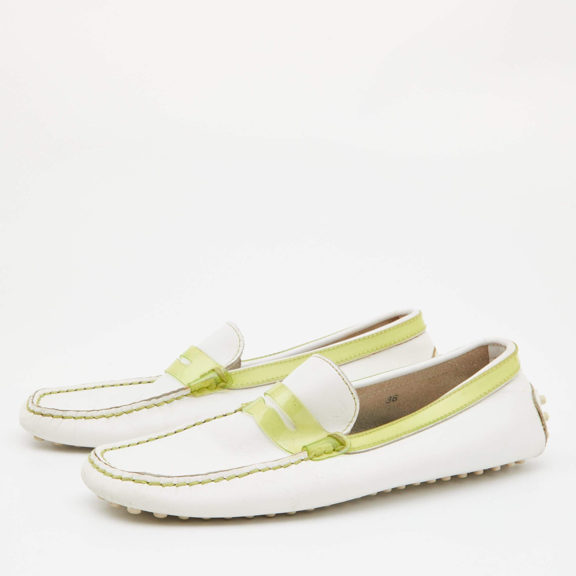 Lascia che questo comodo paio sia la tua prima scelta quando sei fuori per una lunga giornata. Queste scarpe Tod's hanno una tomaia ben cucita e una suola resistente.