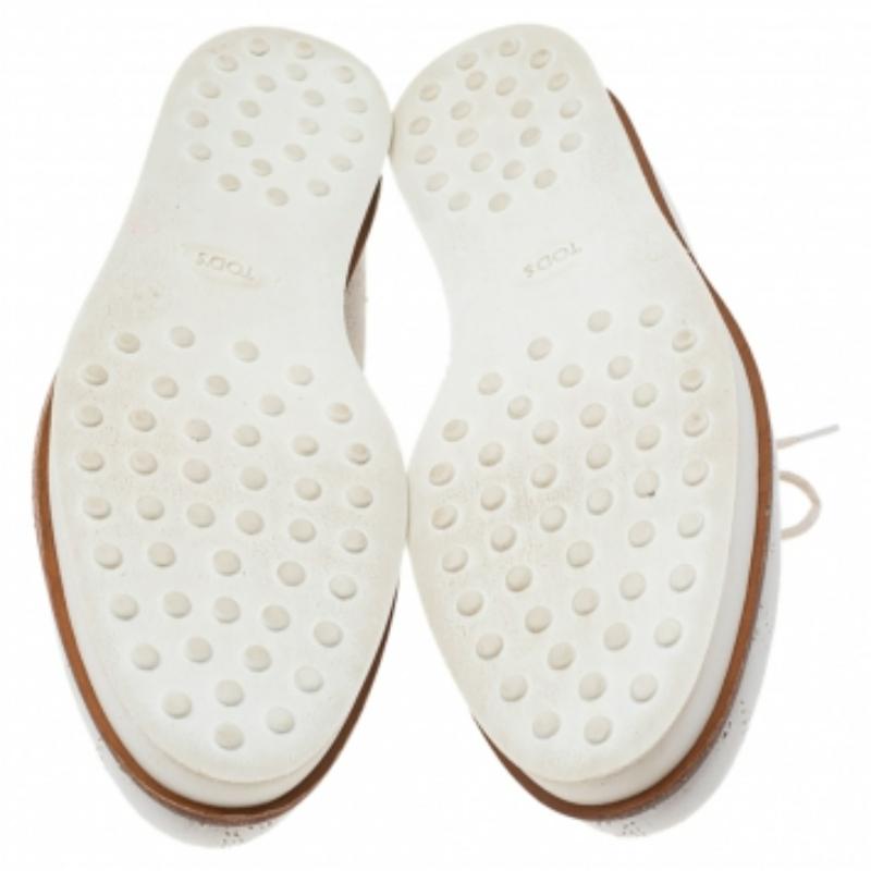 Tod's Weiß Laser Cut Leder Spitzen Derby Größe 37 im Zustand „Gut“ im Angebot in Dubai, Al Qouz 2