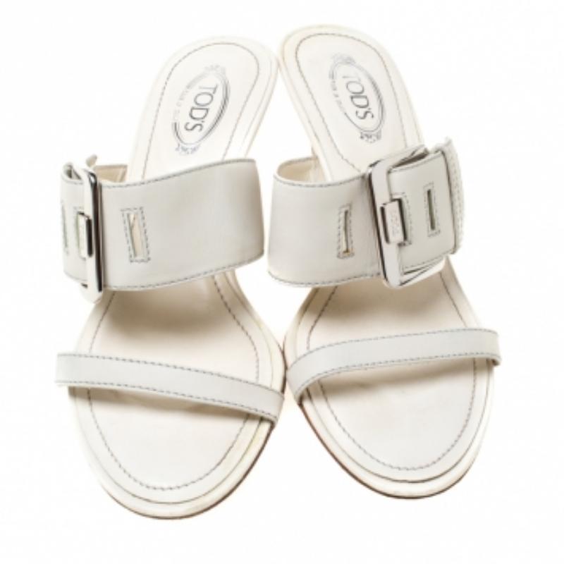 Sandali Tod's in pelle bianca con fibbie taglia 36 in vendita 1
