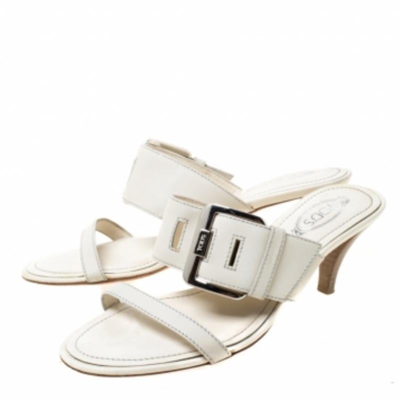 Sandali Tod's in pelle bianca con fibbie taglia 36 in vendita 2