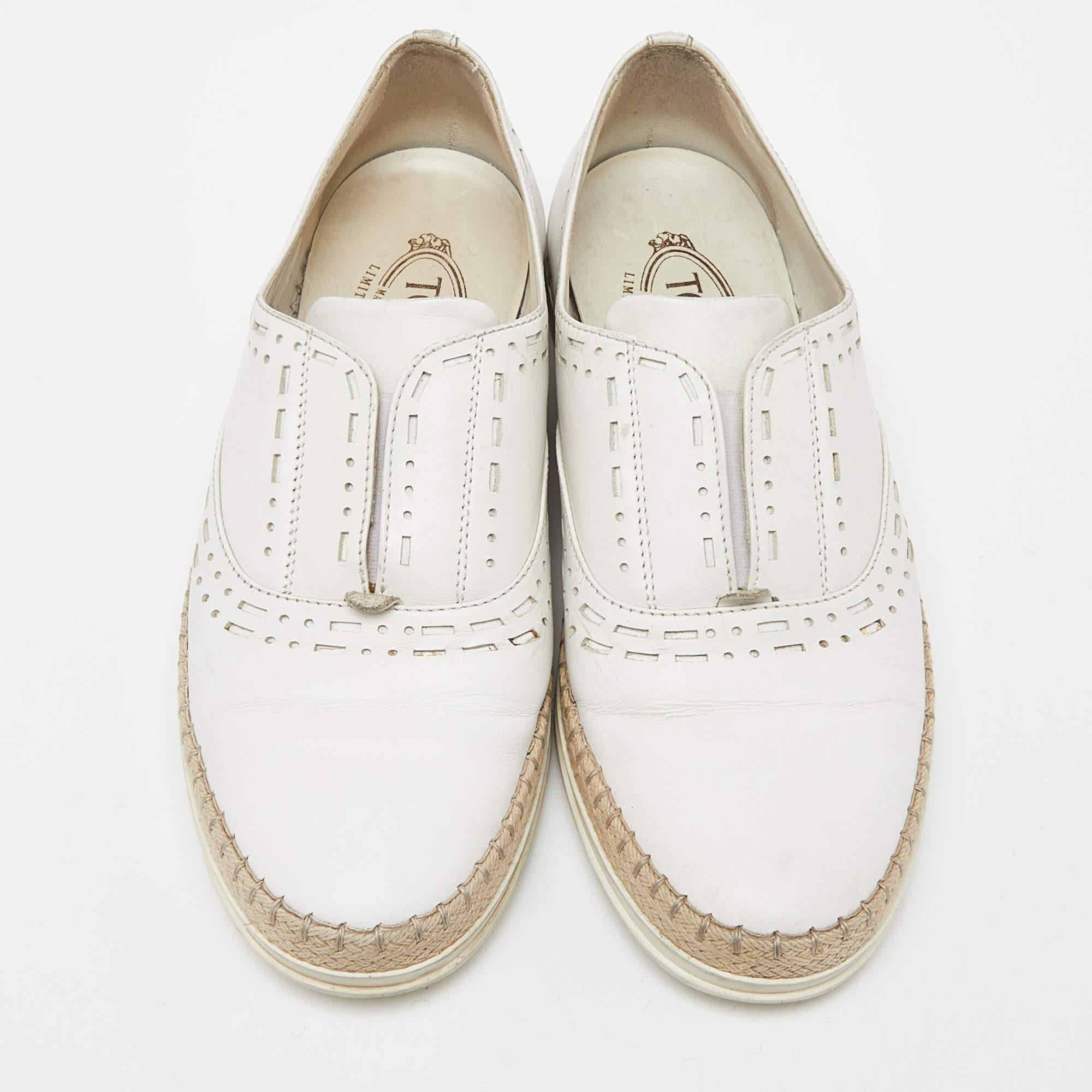 Tod's White Leather Espadrille Flat Size 38 In Good Condition For Sale In Dubai, Al Qouz 2