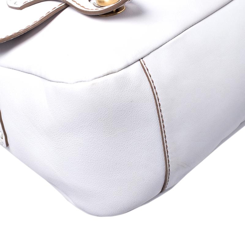 Tod’s White Leather Flap Shoulder Bag In Good Condition In Dubai, Al Qouz 2