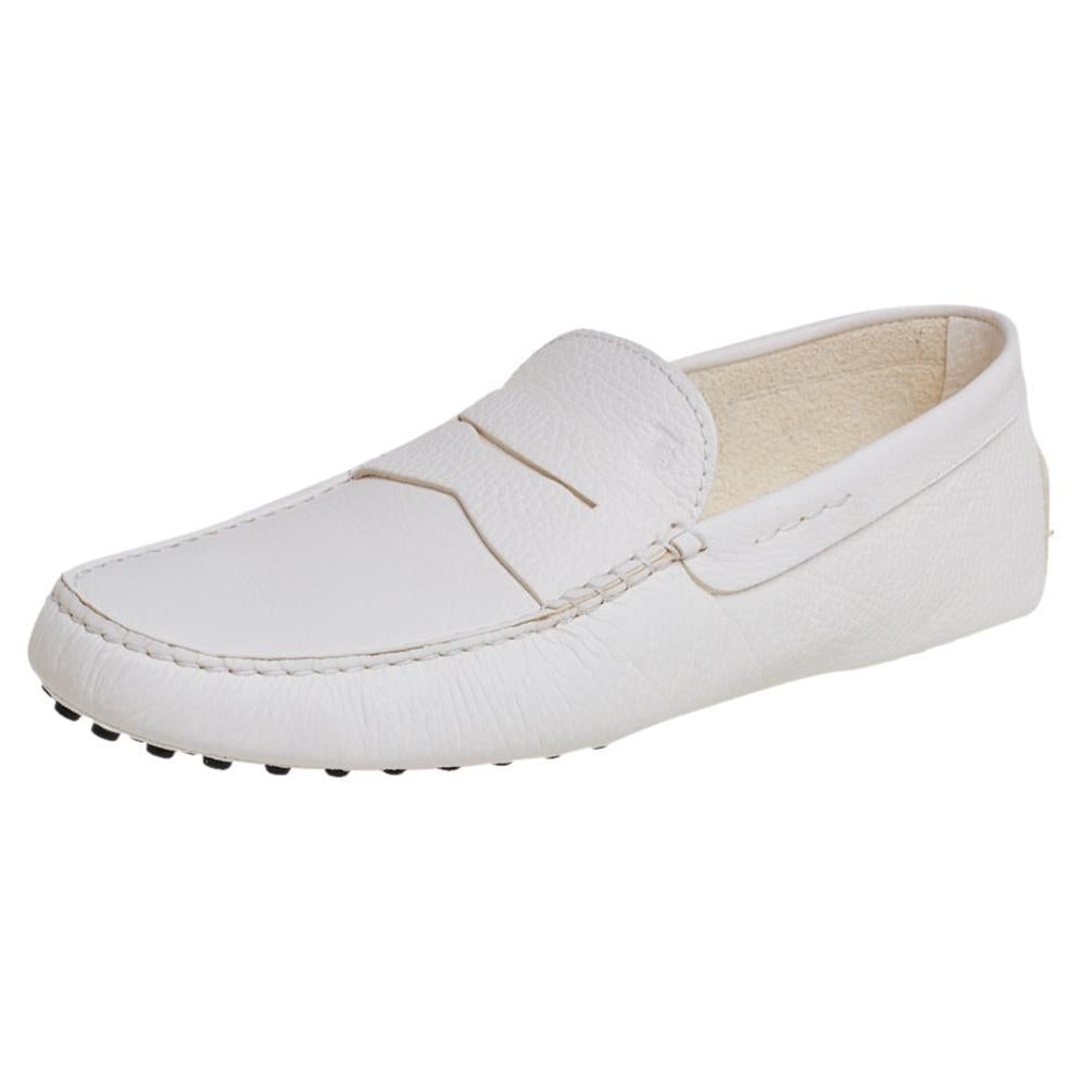 Save 31% Womens Shoes Flats and flat shoes Loafers and moccasins Tods Suede Gommino Pebbled Slip-on Loafers 