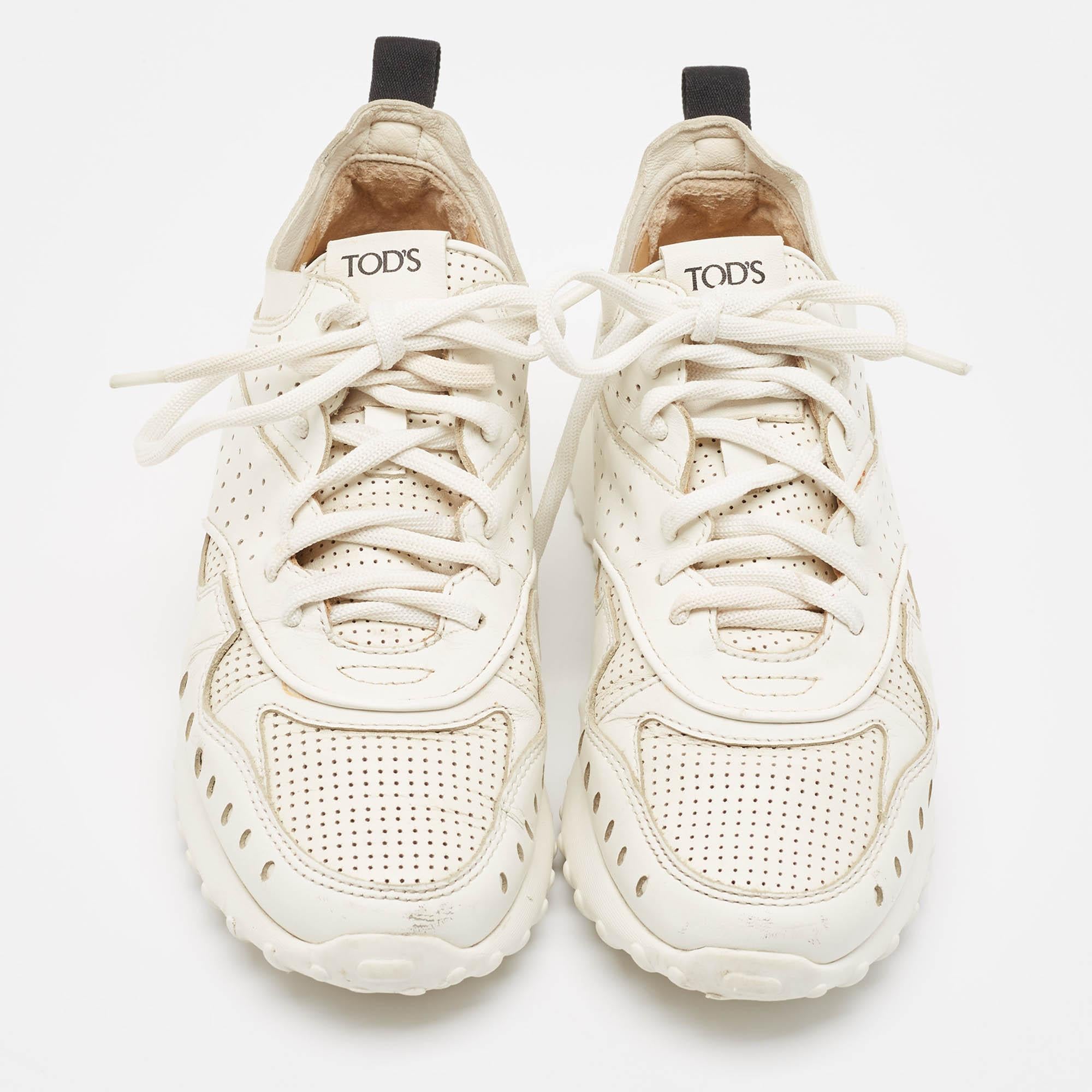 Tod's White Leather Lace Up Sneakers Size 36 In Fair Condition For Sale In Dubai, Al Qouz 2