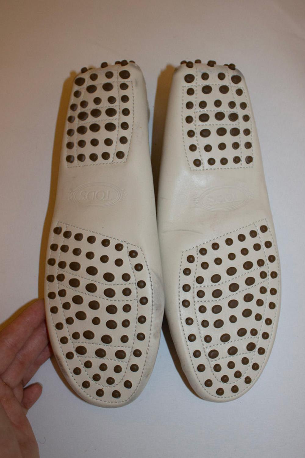 Tods White leather loafer with animal print detail In Good Condition For Sale In London, GB