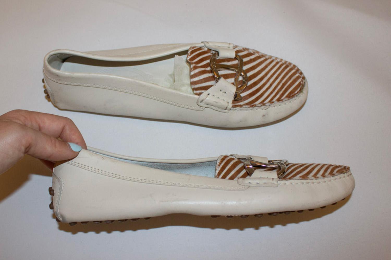 Women's or Men's Tods White leather loafer with animal print detail For Sale