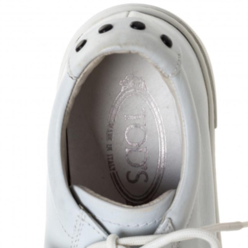 Tod's Weiße Low Top-Spitzen-Turnschuhe aus Leder Größe 39,5 im Zustand „Gut“ im Angebot in Dubai, Al Qouz 2