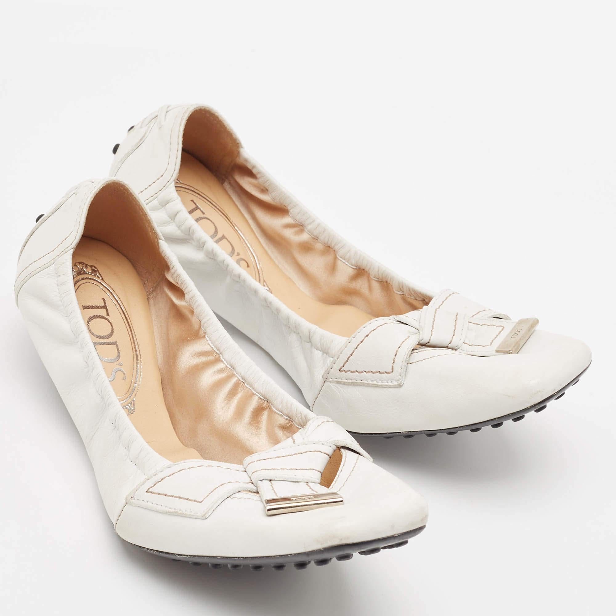 Women's Tod's White Leather Scrunch Ballet Flats Size 39.5 For Sale
