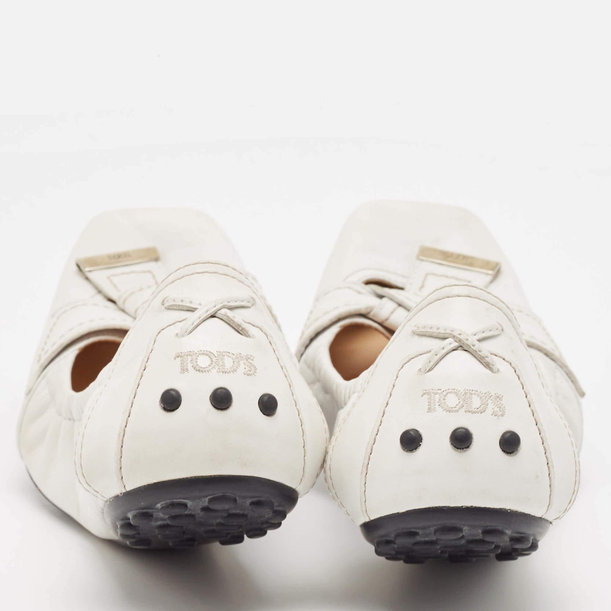 Tod's White Leather Scrunch Ballet Flats Size 39.5 For Sale 1