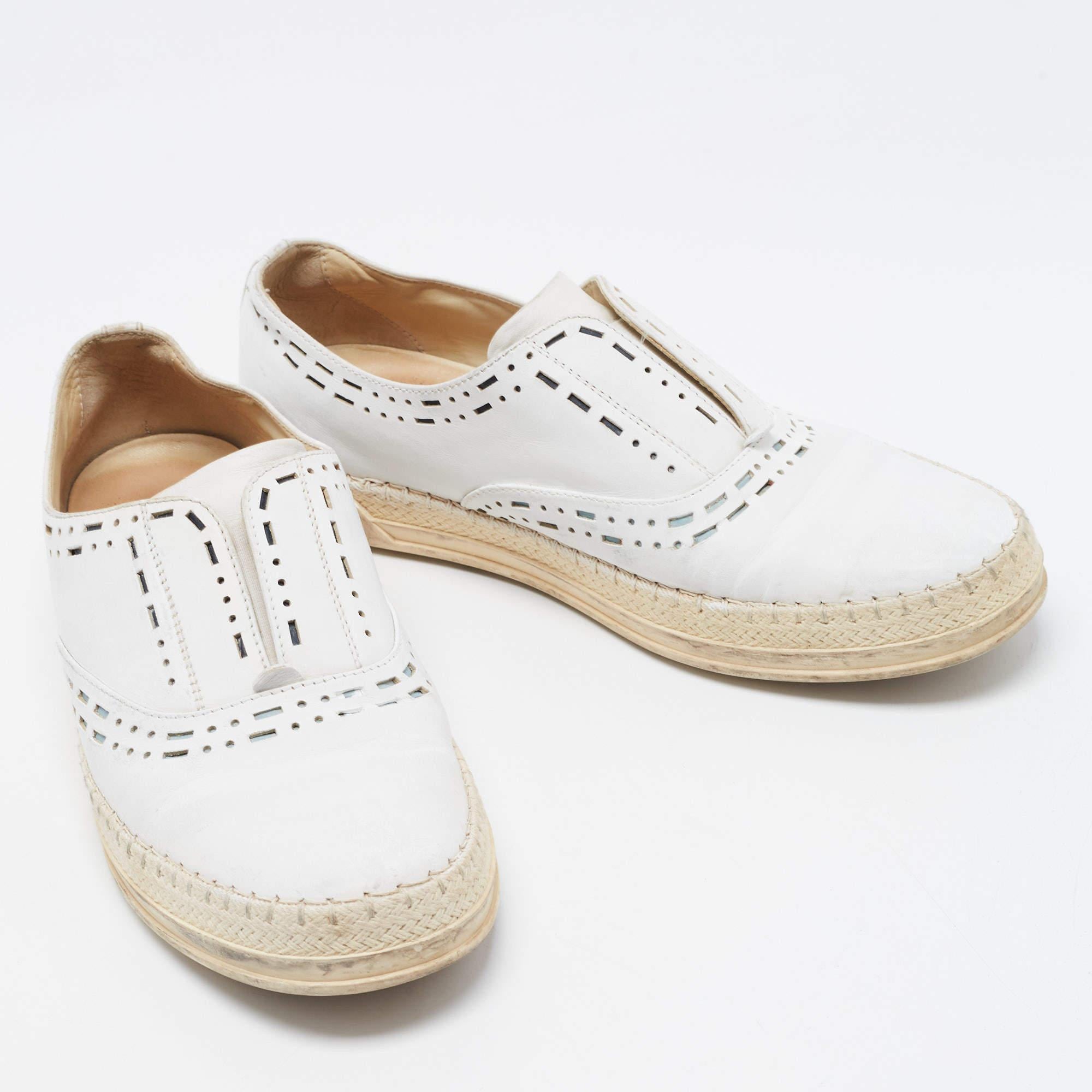 Women's Tod's White Leather Slip on Loafers Size 37.5 For Sale
