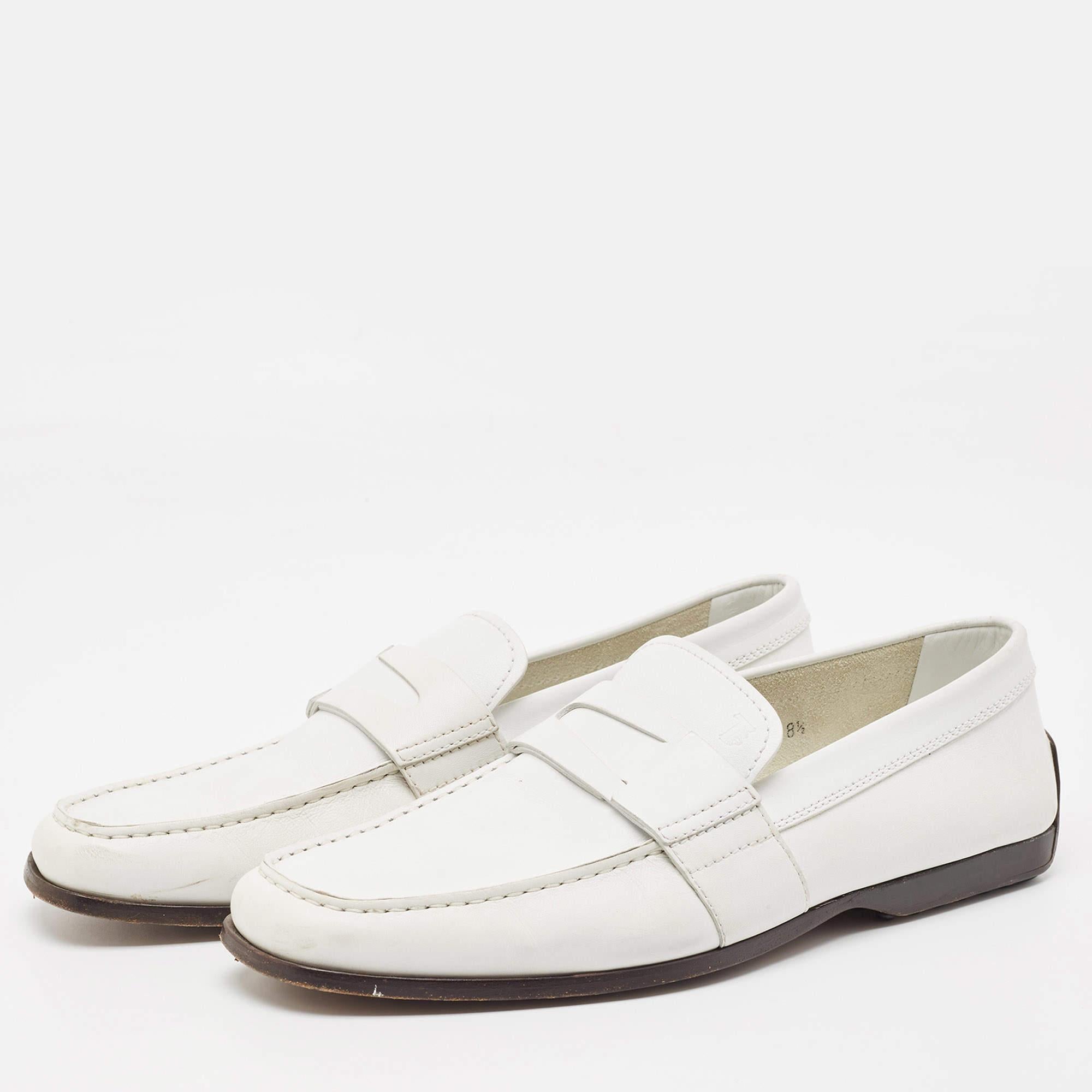 Give your outfit a luxe update with this pair of designer loafers. The shoes are sewn perfectly to help you make a statement in them for a long time.