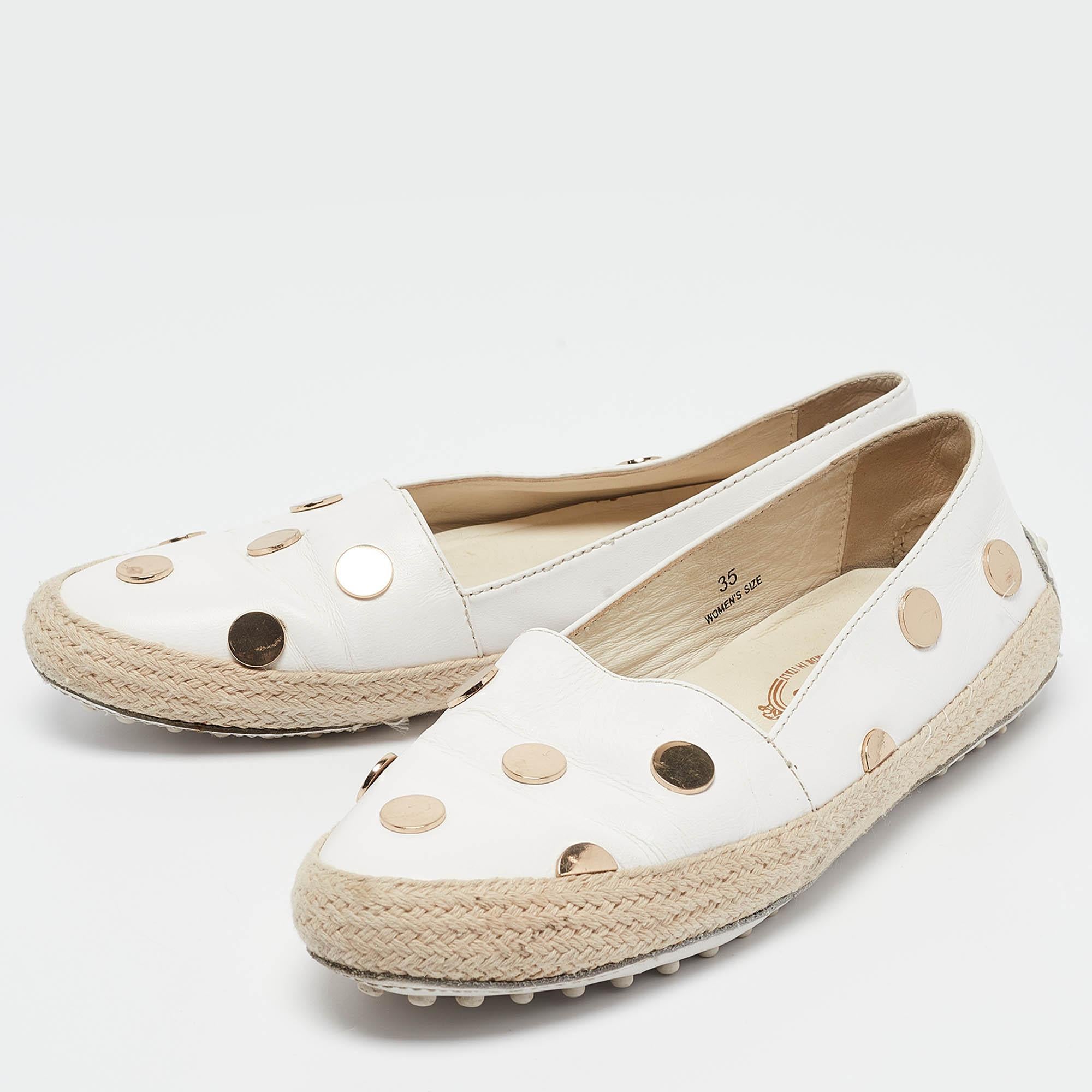 Tod's Weiß Leder Nieten Espadrille Flats Größe 35 im Zustand „Gut“ im Angebot in Dubai, Al Qouz 2
