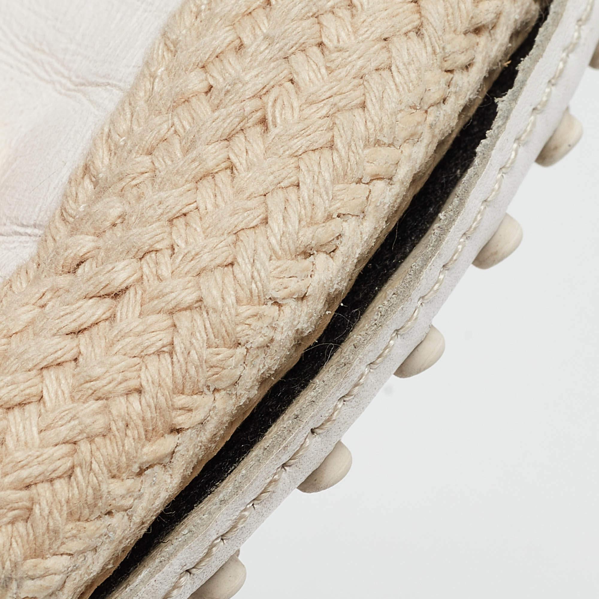 Tod's Weiß Leder Nieten Espadrille Flats Größe 35 im Angebot 1