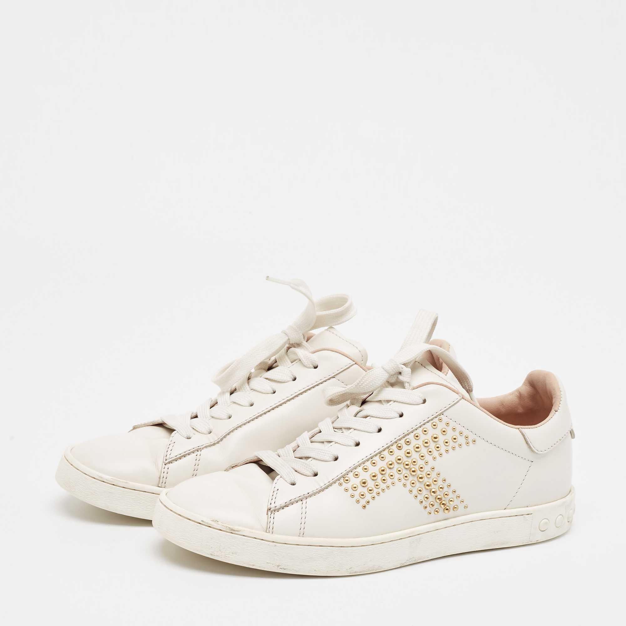 Add a statement appeal to your outfit with these sneakers. Made from premium materials they feature lace up vamps and relaxing footbeds. The durable sole of this pair aims to provide you with everyday ease.
