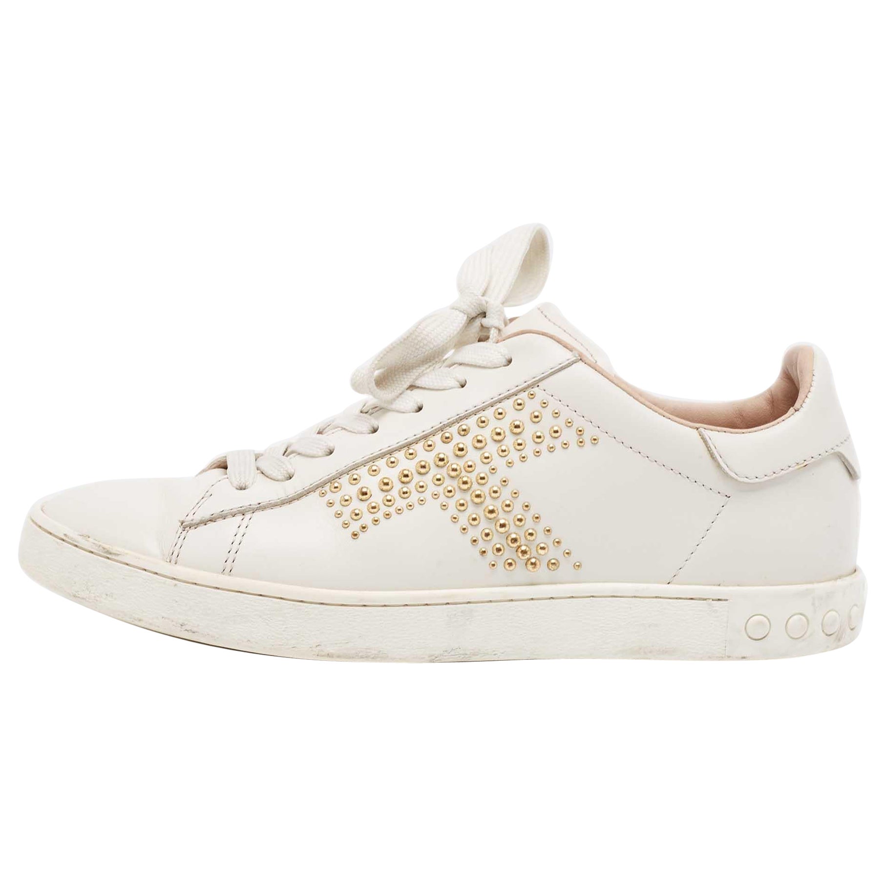 Tod's Baskets à lacets et clous en cuir blanc taille 36