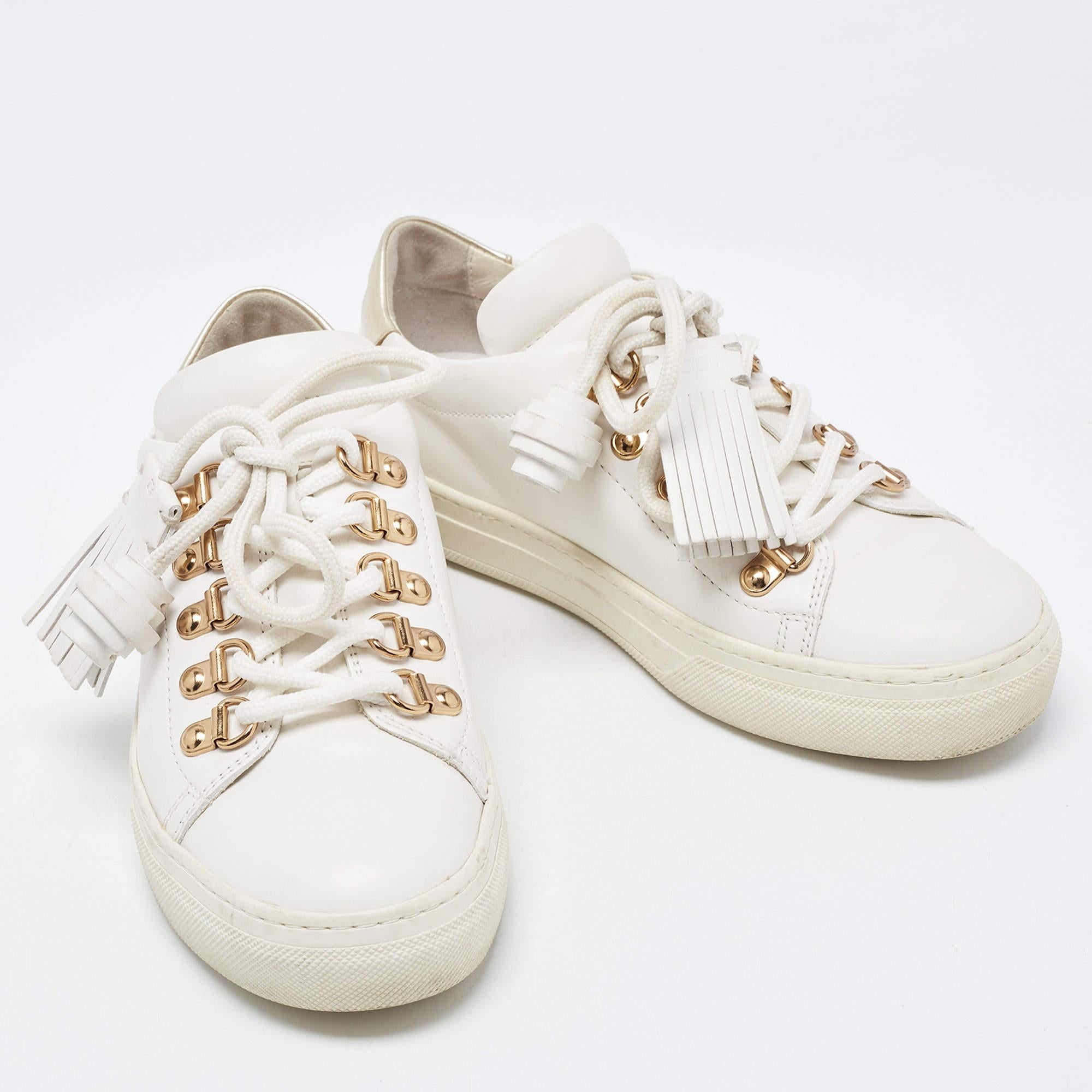 Tod's White Leather Tassel Lace Up Sneakers Taglia 34.5 In condizioni buone in vendita a Dubai, Al Qouz 2