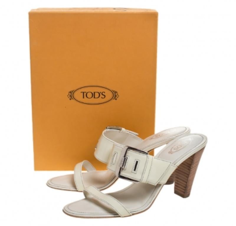 Tod's - Sandales à boucle en cuir verni blanc Peggy - Taille 41 Bon état - En vente à Dubai, Al Qouz 2