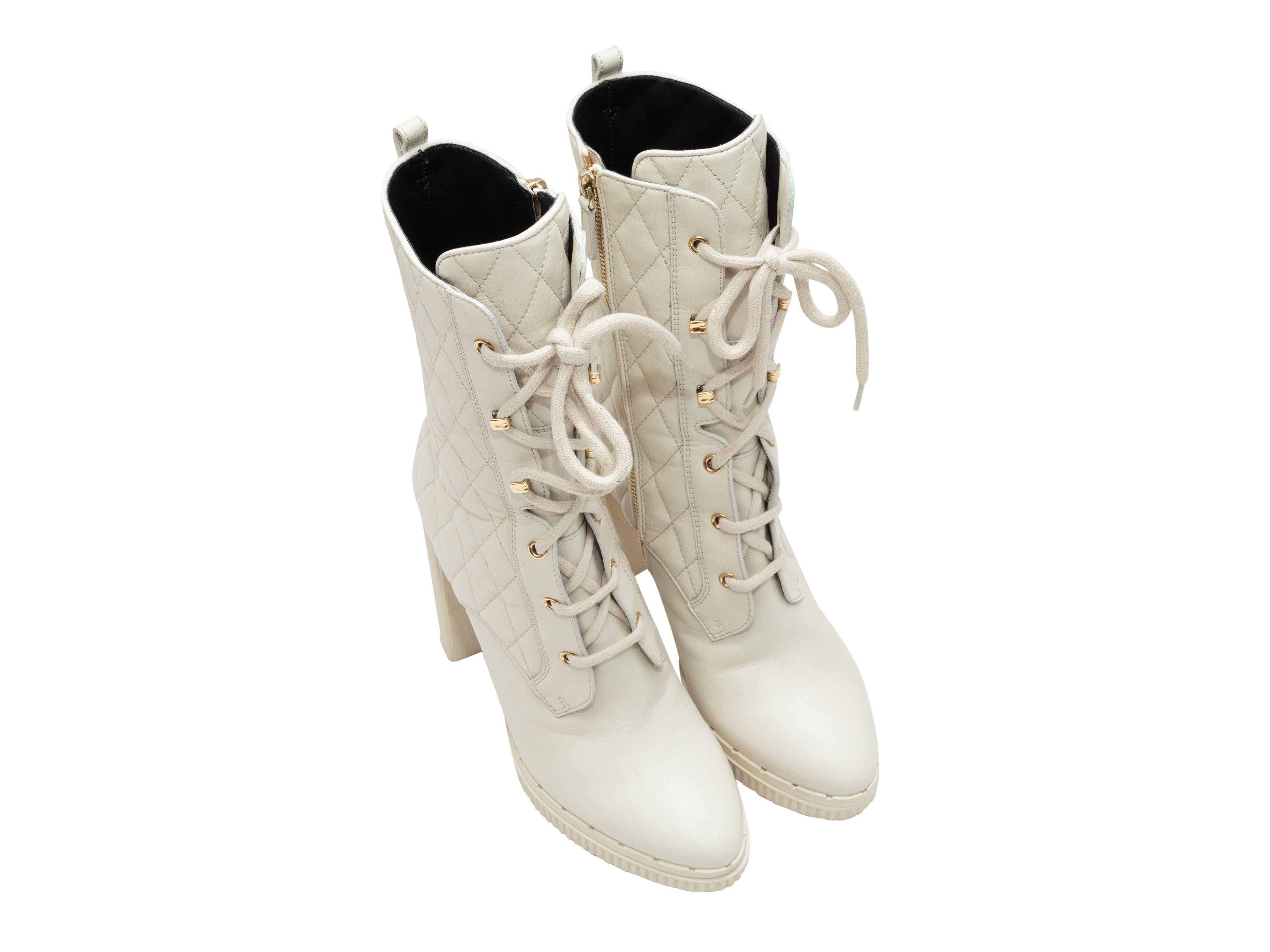 Tod's White Quilted Leather Mid-Calf Boots In Good Condition In New York, NY