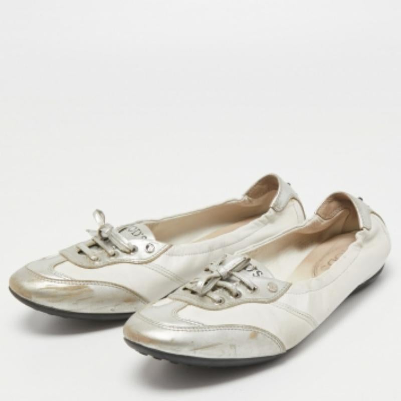 Tod's Ballerines Gomma à lacets en cuir blanc/argenté taille 40,5 en vente 4