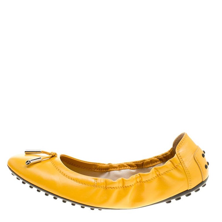 Tod's Yellow Leather Bow Scrunch Ballet Flats Size 37 For Sale at 1stdibs