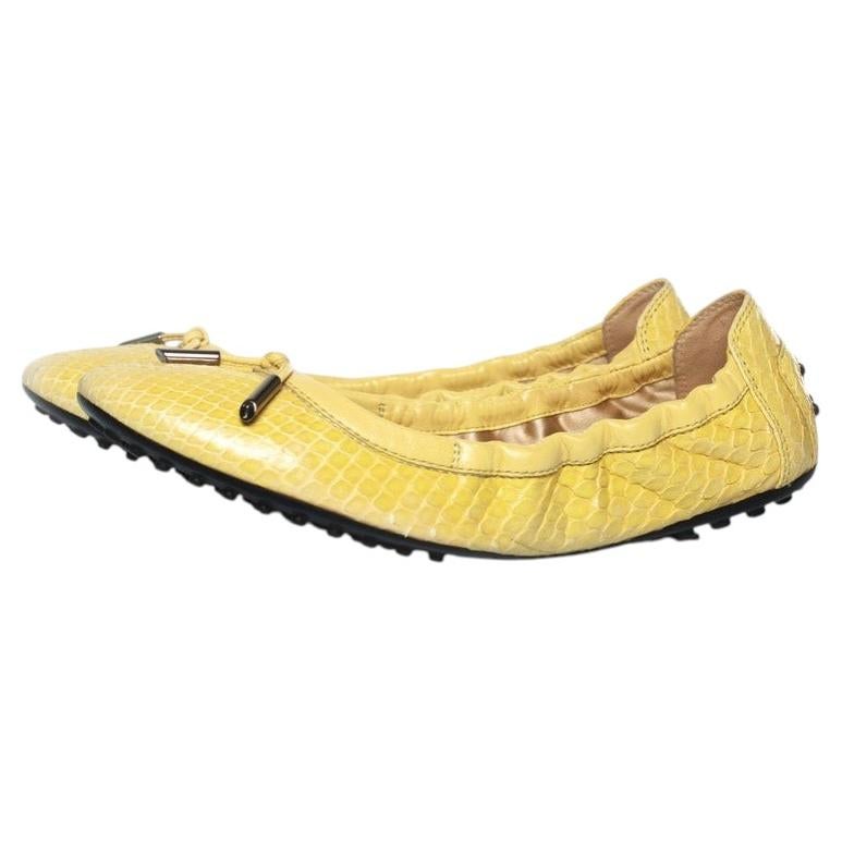 Tod's, Ballerina aus gelbem Pythonleder im Angebot