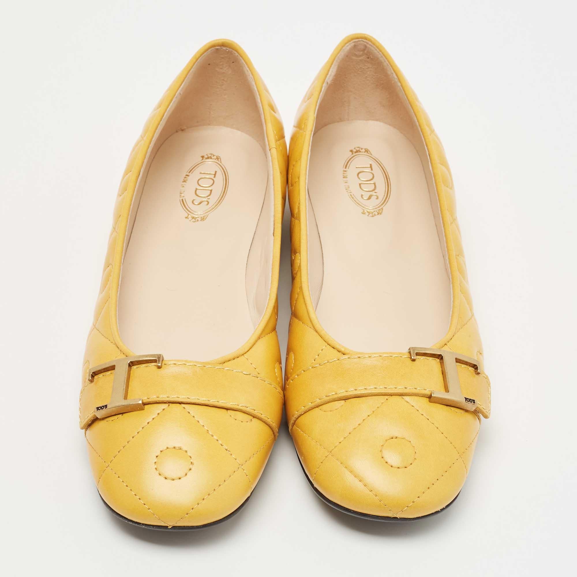 Complement your well-put-together outfit with these authentic designer ballet flats. Timeless and classy, they have an amazing construction for enduring quality and comfortable fit.

Includes: Original Dustbag, Original Box, Info Booklet

