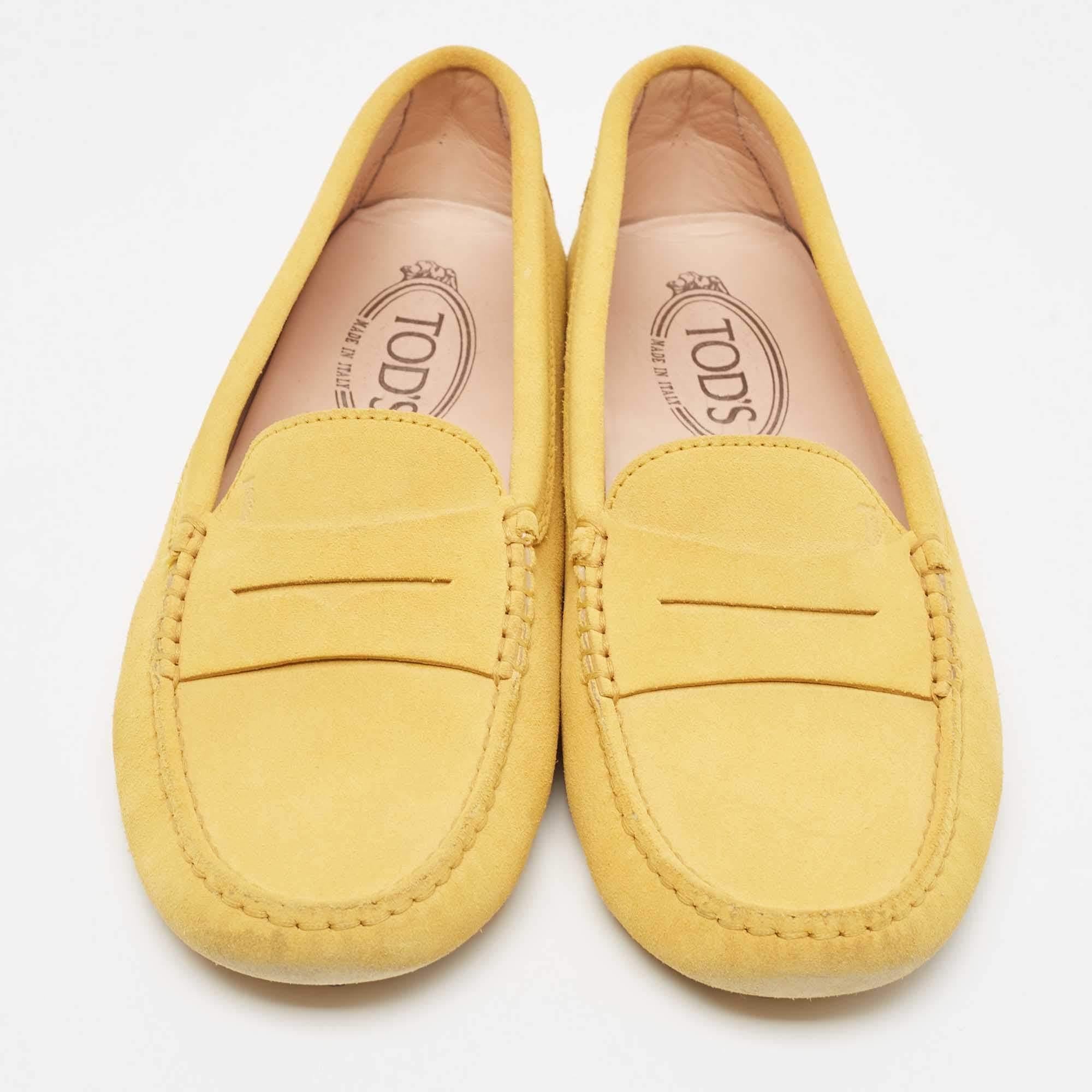 Tod's Yellow Suede Driving Loafers Size 39 In Fair Condition For Sale In Dubai, Al Qouz 2