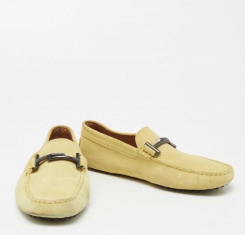 Beige Tods Gommino - Mocassins en daim jaune à double T, taille 39,5 en vente