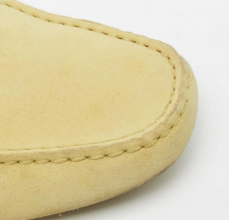 Tods Gommino - Mocassins en daim jaune à double T, taille 39,5 en vente 2