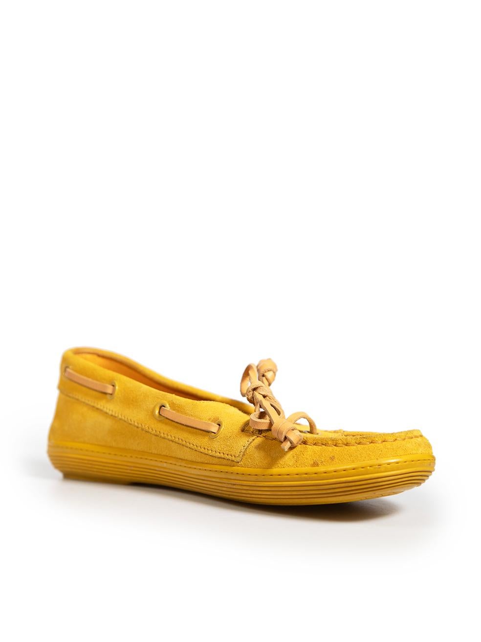 CONDITION is Very good. Minimal wear to the shoes is evident, there are small marks on the front of the left shoe. The front, sides and rear of the shoe have some discolouration. There is also mild overall pilling to the shoe on this used Tod's