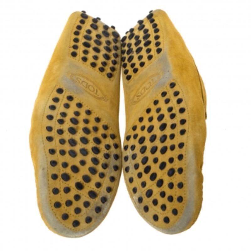 Élégante et super confortable, cette paire de mocassins signée Tod's s'ajoutera à votre collection de chaussures. Elles ont été confectionnées en daim et sont dotées de bretelles Penny keeper. Les semelles intérieures en cuir et les semelles