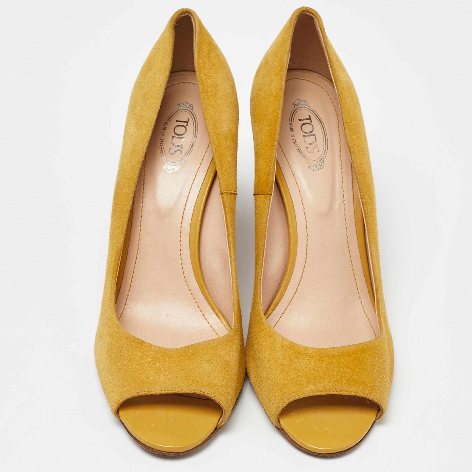 Tod's Gelbe Keil-Pumps aus Wildleder mit Peep Toe Größe 39 im Zustand „Gut“ im Angebot in Dubai, Al Qouz 2