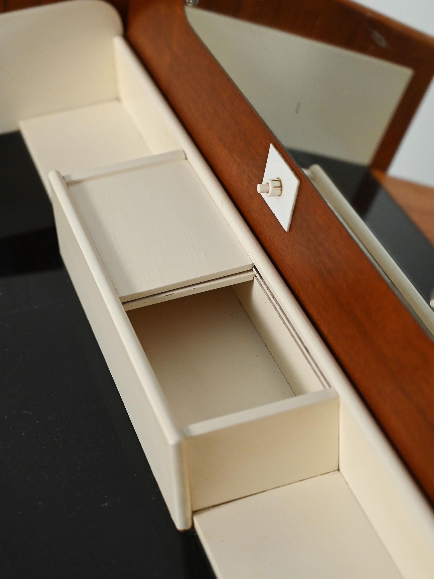 Toeletta con cassettiera scandinava in teak anni 50/60 in vendita 3