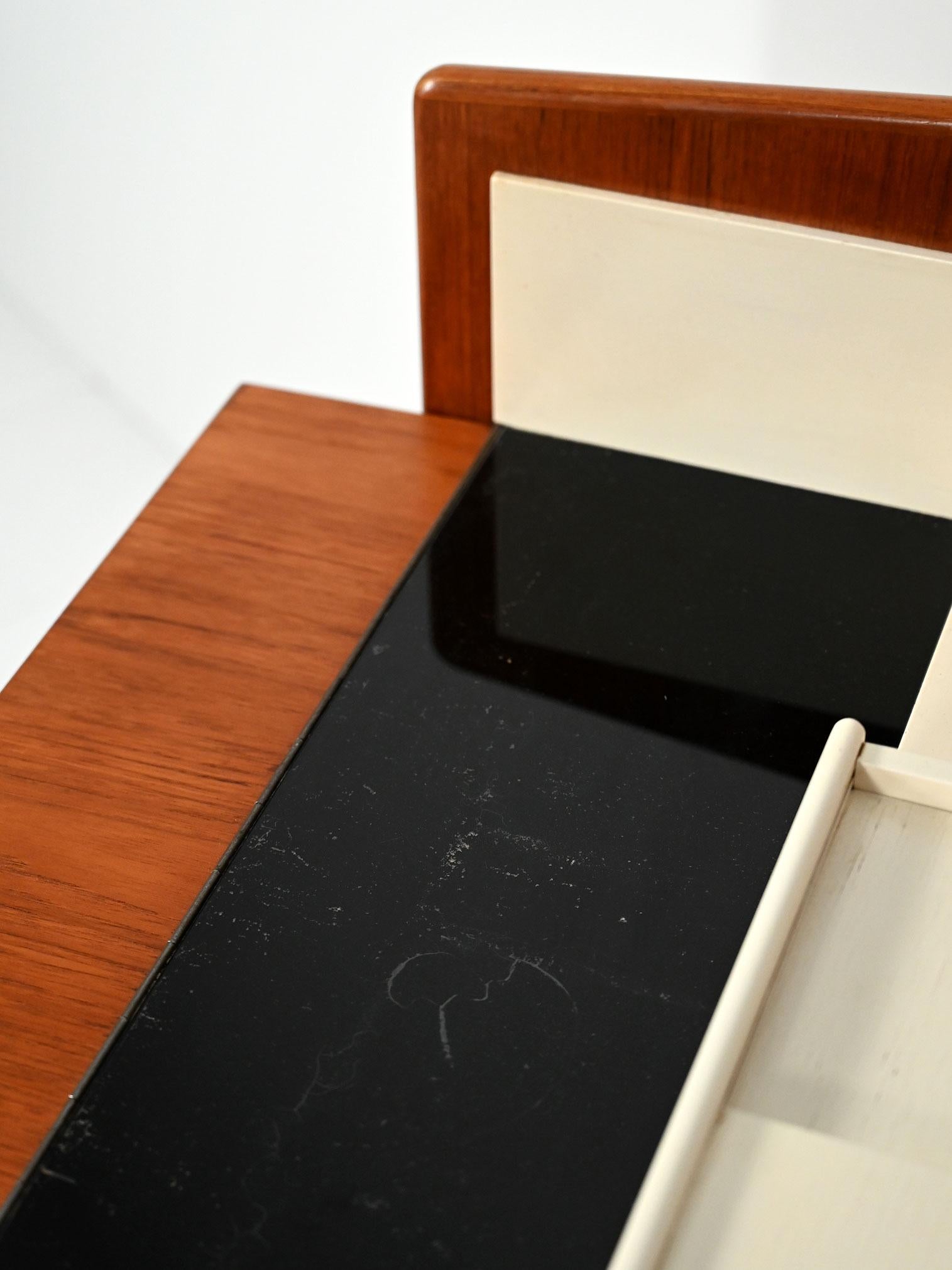 Toeletta con cassettiera scandinava in teak anni 50/60 in vendita 4