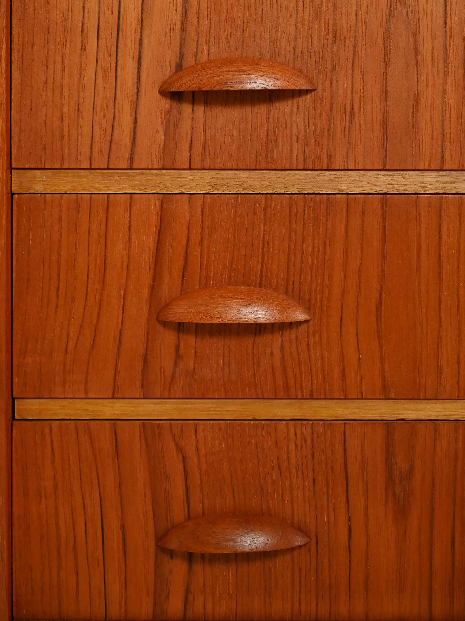 Metà XX secolo Toeletta con cassettiera scandinava in teak anni 50/60 in vendita