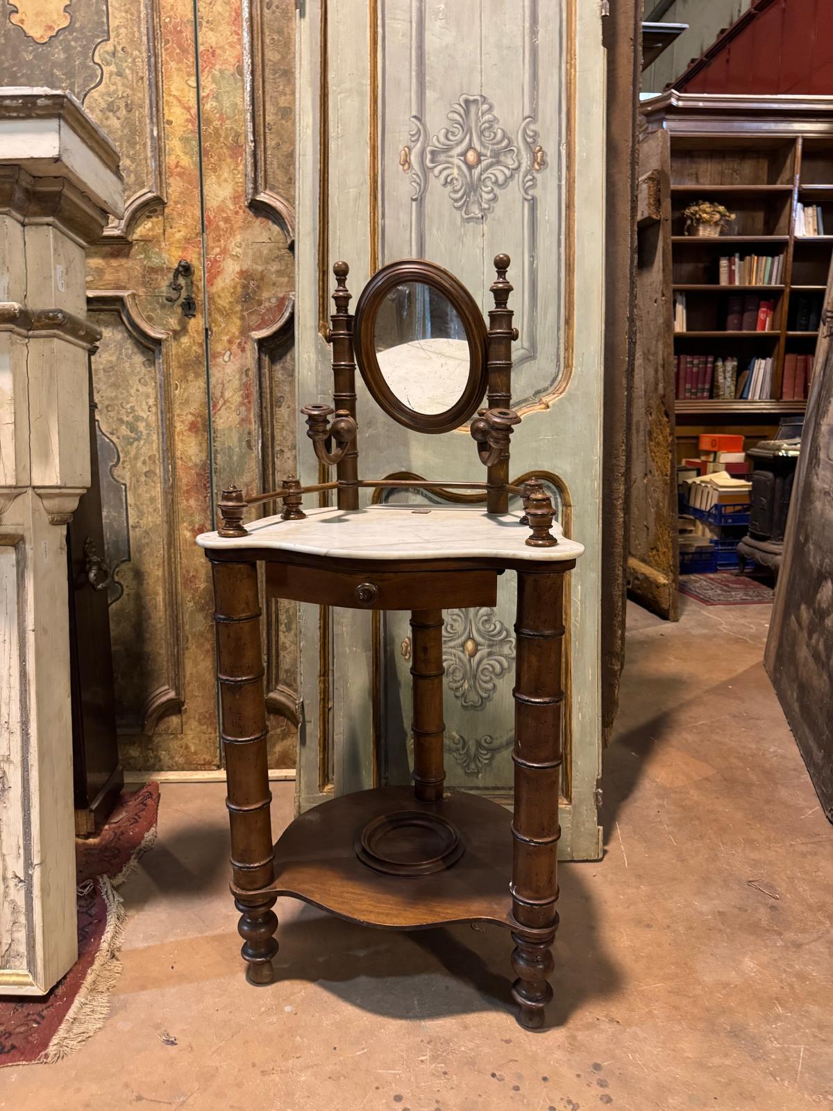 Antique console table, Toelette made of walnut wood, complete with drawer, marble top  carrara white and flip-up mirror with candle holder. Original from the 1800s era, origin Piedmont (italy). Ideal for decorating a precious bedroom, hotel room or