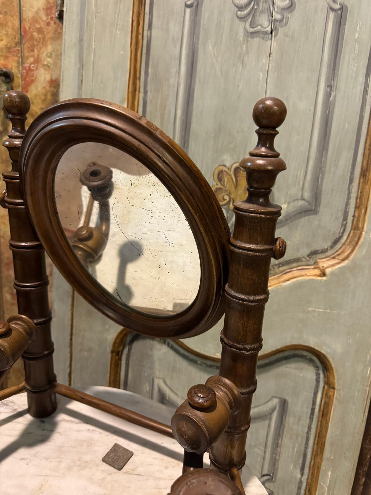 Walnut wood dressing table with small drawer, marble top and flip-up mirror In Good Condition For Sale In Cuneo, Italy (CN)