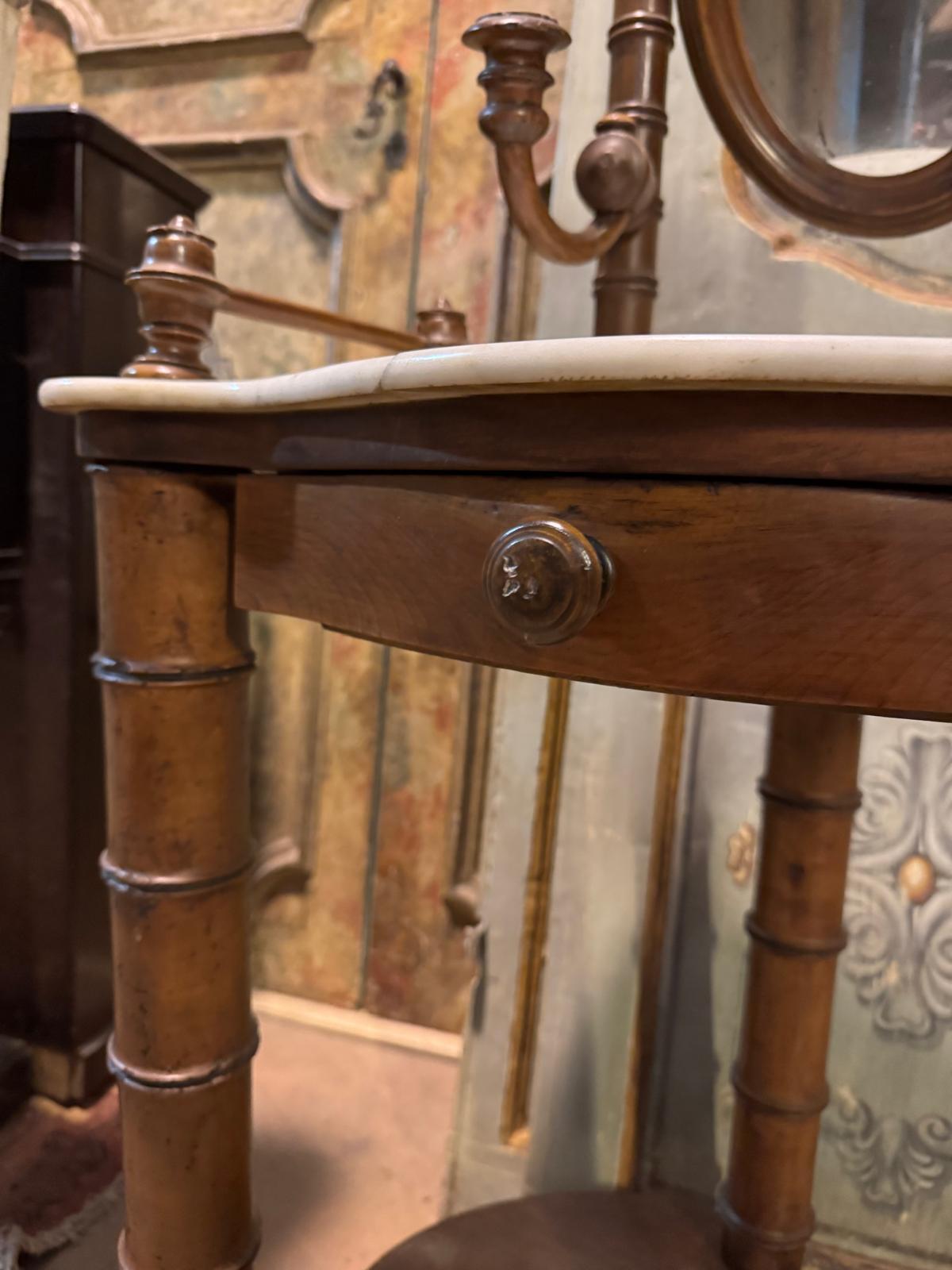 Walnut wood dressing table with small drawer, marble top and flip-up mirror For Sale 2