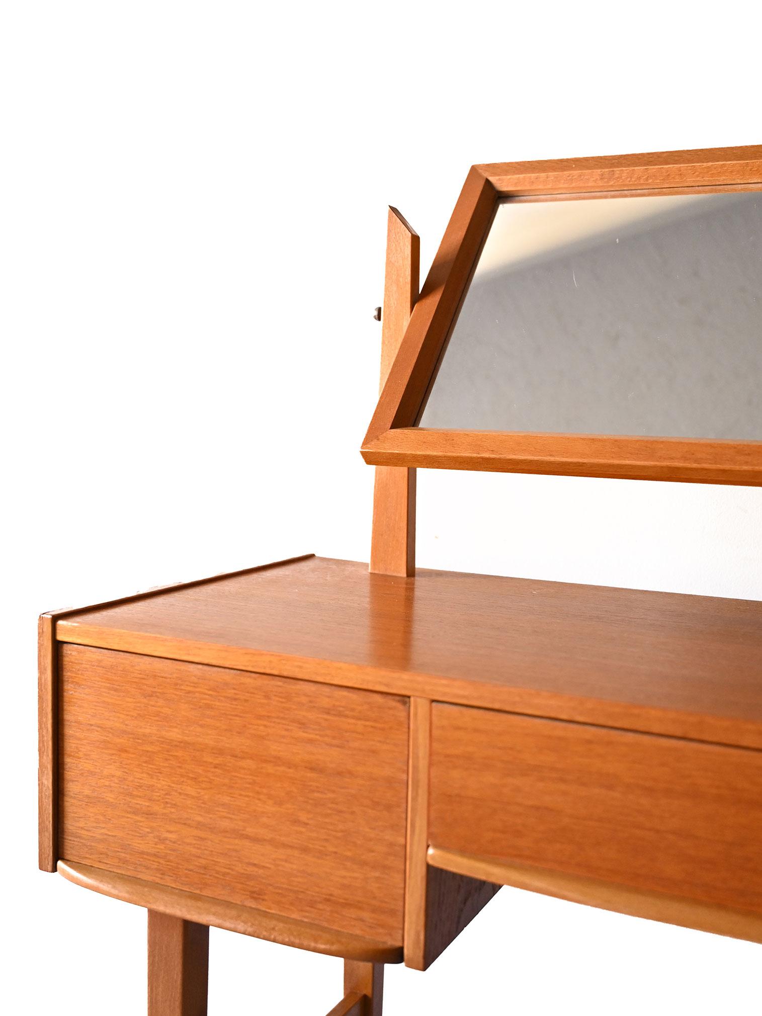 Toeletta scandinava anni '50 in teak 3