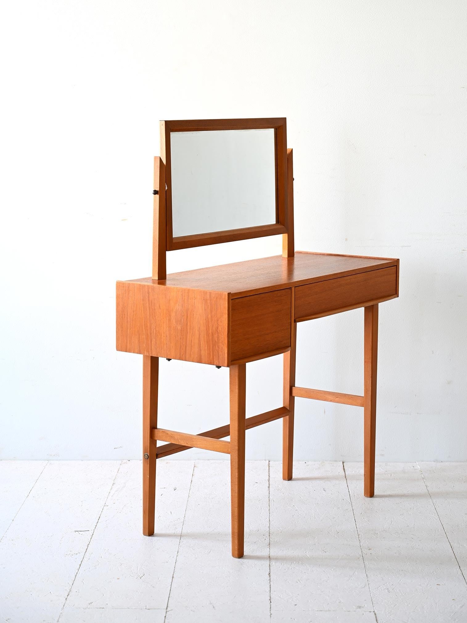 Scandinavian Modern Toeletta scandinava anni '50 in teak