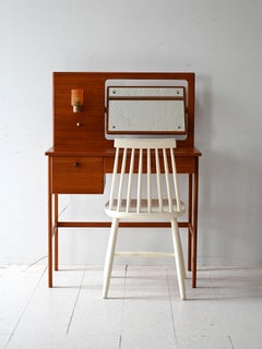 Coiffeuse scandinave vintage avec lampe intégrée
