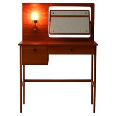 Toeletta scandinava vintage con lampada integrata