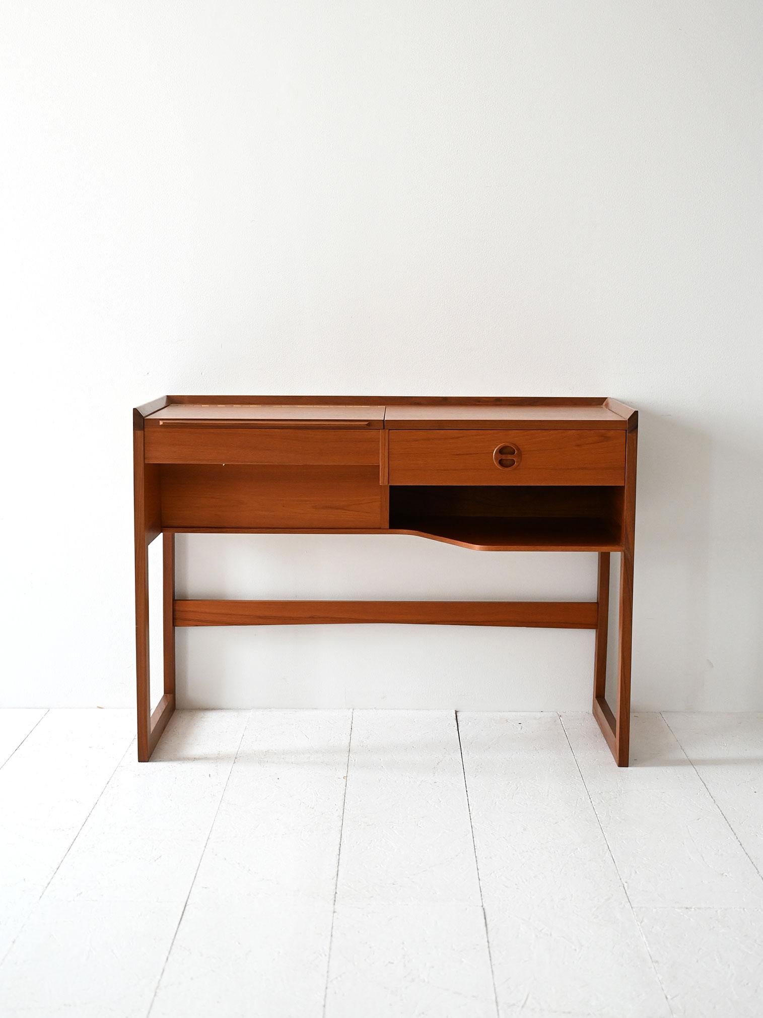 Toeletta scandinava vintage in teak anni ’60 Escandinavo moderno en venta