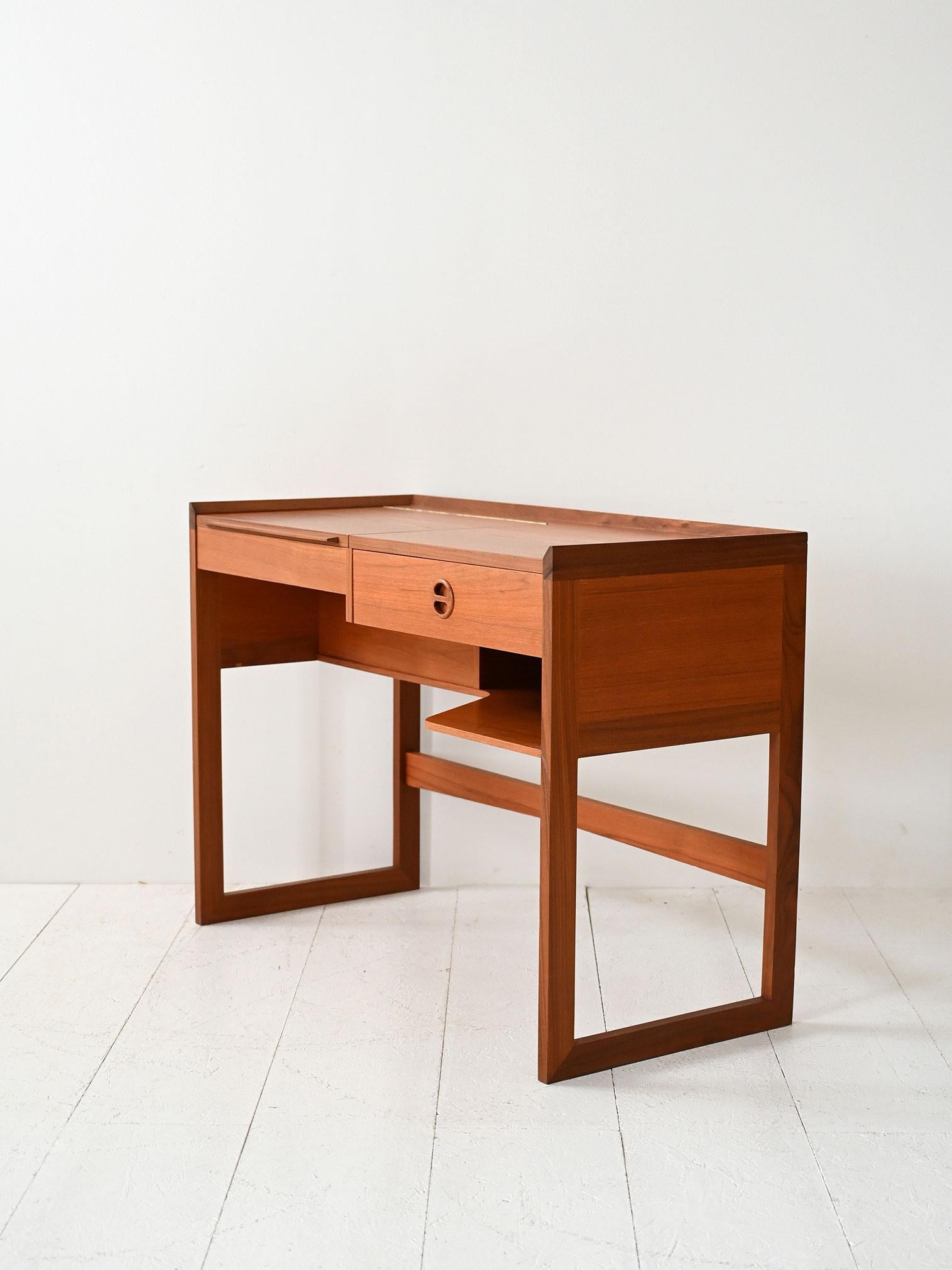 Toeletta scandinava vintage in teak anni ’60 en Bueno estado para la venta en Brescia, IT